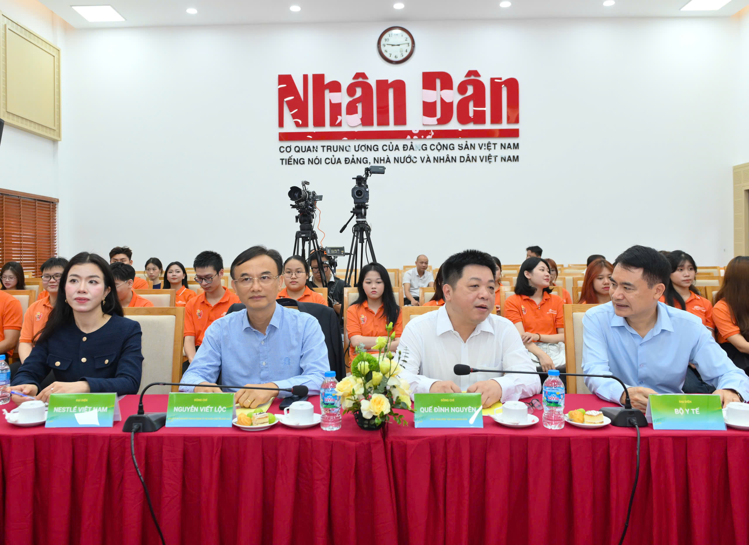 Đại biểu dự Hội thảo “Phát triển toàn diện thế hệ trẻ Việt Nam - Kiến tạo nguồn lực cho kỷ nguyên mới”