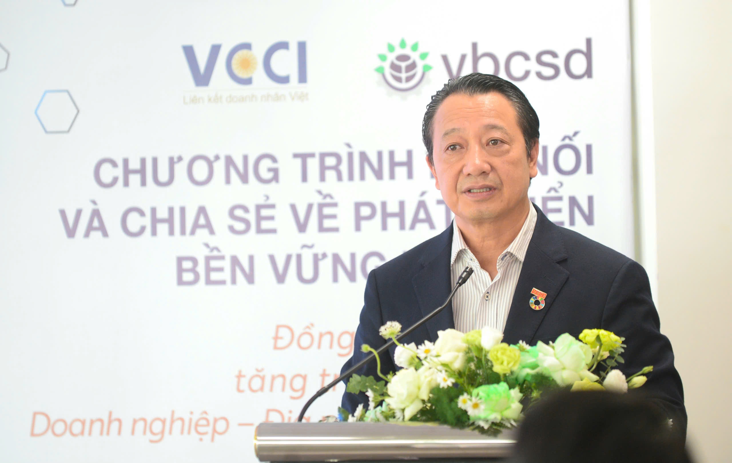 Ông Nguyễn Quang Vinh, Phó Chủ tịch VCCI, Chủ tịch VBCSD phát biểu khai mạc chương trình