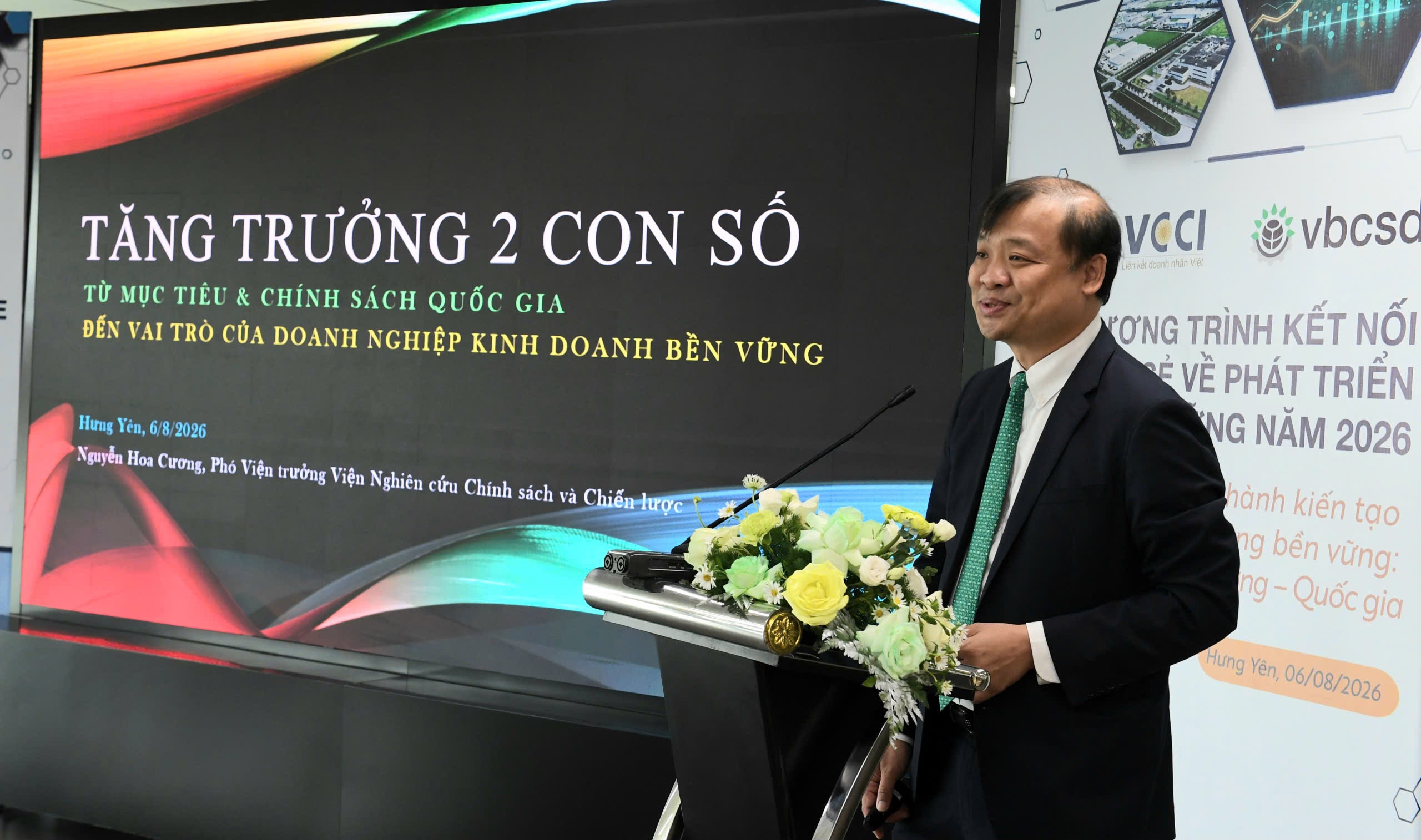 Ông Nguyễn Hoa Cương, Phó Viện trưởng Viện Nghiên cứu Chính sách và Chiến lược, Ban Chính sách, chiến lược Trung ương trình b