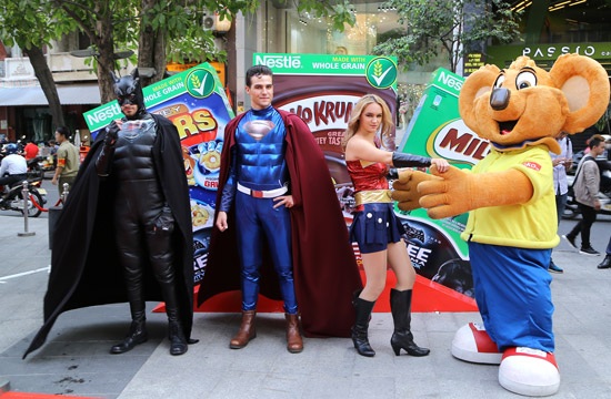 1ngũ cốc ăn sáng Nestlé phiên bản Batman và Superman