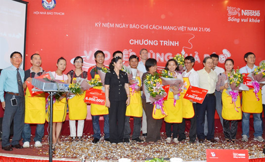 2cuoc thi nha bao vao bep