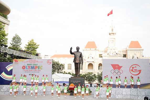 2Ngày chạy Olympic 2018