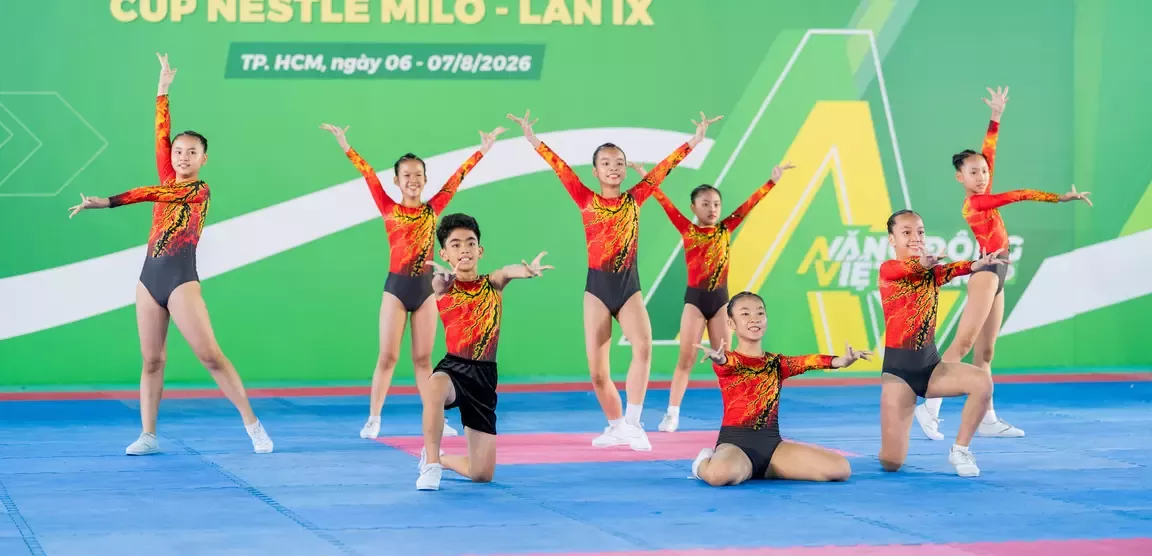 Aerobic là một môn thể thao khó với nhiều động tác hình thể phức tạp, đòi hỏi các em phải kiên trì tập luyện và phối hợp tốt cùng tập thể