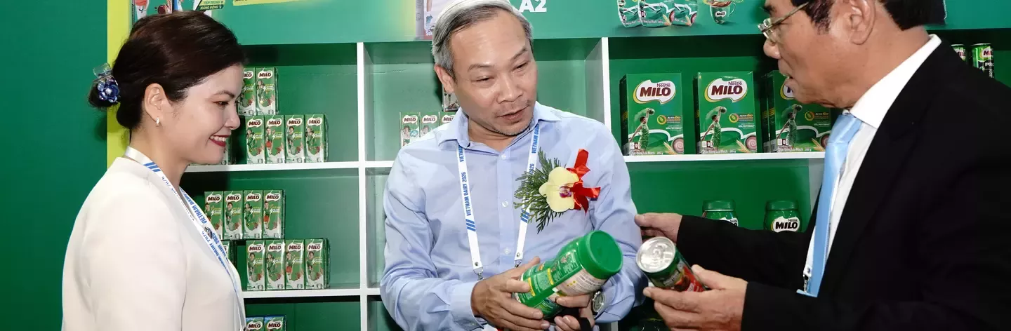 Đại biểu tham quan gian hàng của Nestlé MILO tại Triển lãm quốc tế ngành sữa 2026