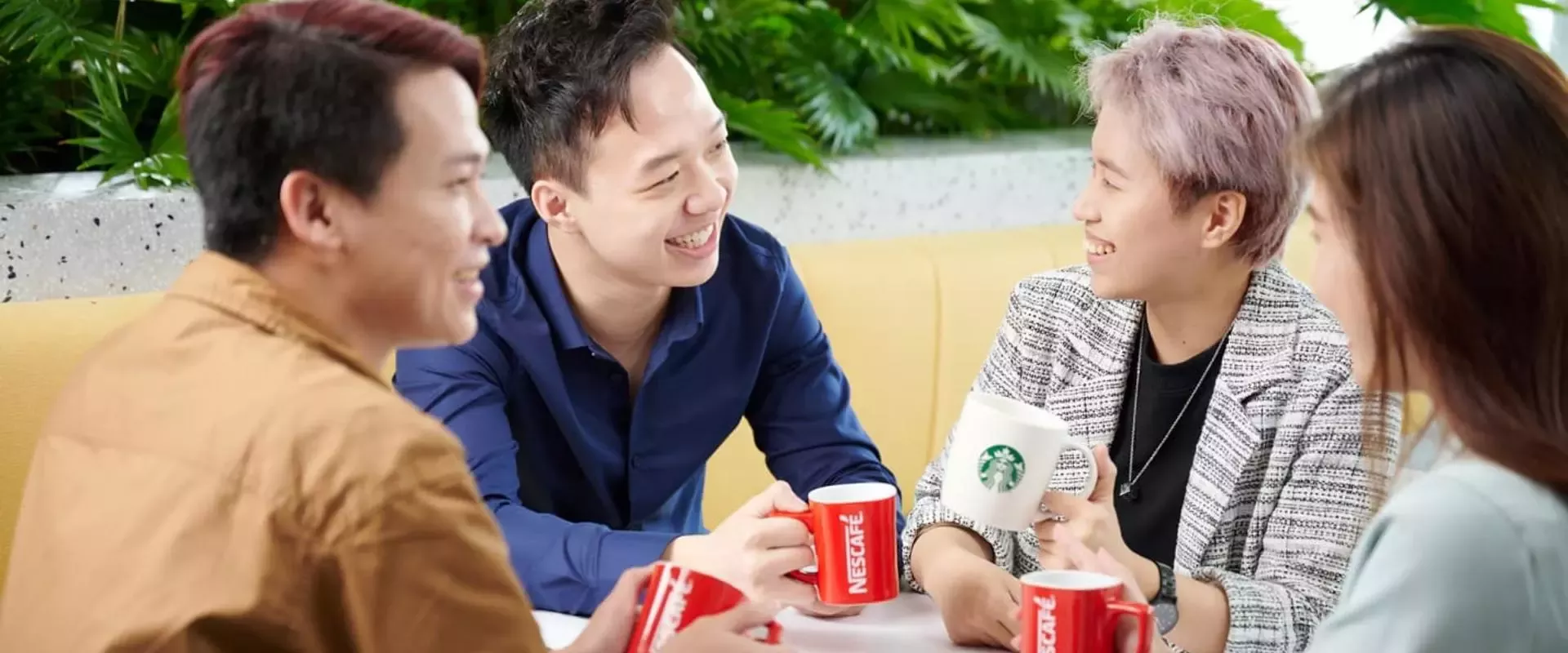 Mọi người đang làm việc