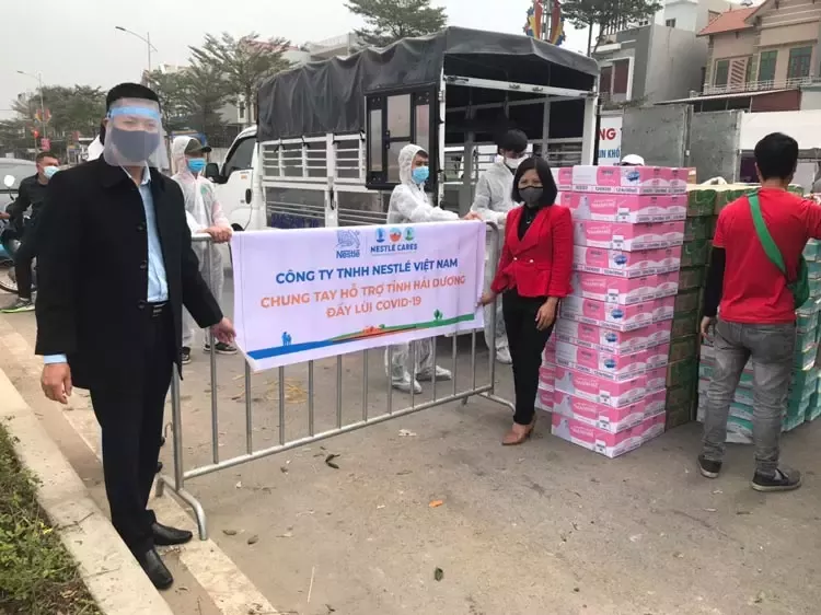 13Nestlé Việt Nam sát cánh cùng tuyến đầu phòng chống đại dịch