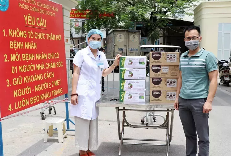 Các phần sản phẩm dinh dưỡng Nescafé Espressoda và Nesvita được chuyển đến bệnh viện Đa khoa Hà Đông