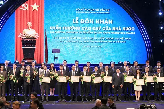 1bằng khen thành tích xuất sắc trong hoạt động đầu tư