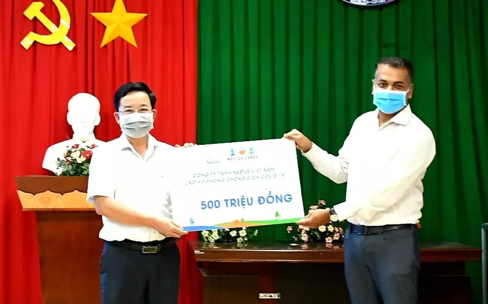 Chung tay cùng chính phủ hỗ trợ tuyến đầu chống dịch