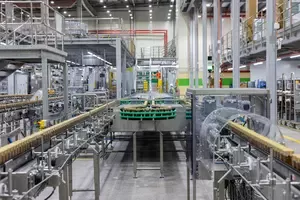 4 nhà máy và 2 trung tâm phân phối