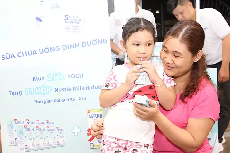 2Sữa chua uống dinh dưỡng Nestlé YOGU có chứa tổ yến