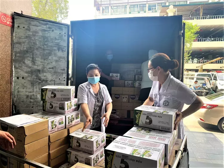 4Nestlé Việt Nam hỗ trợ Y tế tuyến đầu chống dịch COVID-19