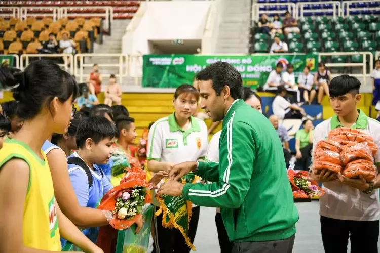 4Khai mạc giải bóng rổ cúp Milo