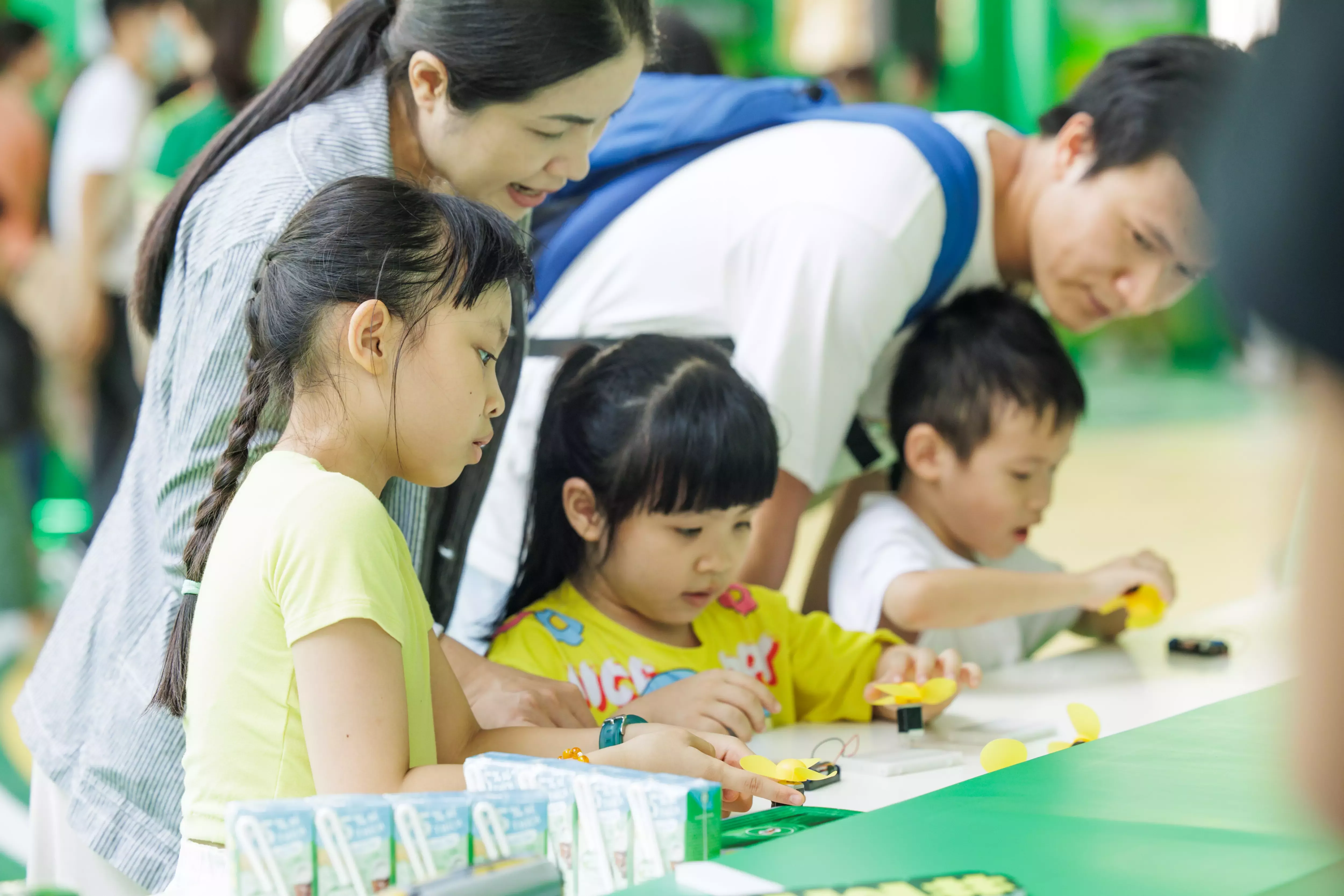 Phụ huynh và bé trải nghiệm các thử thách