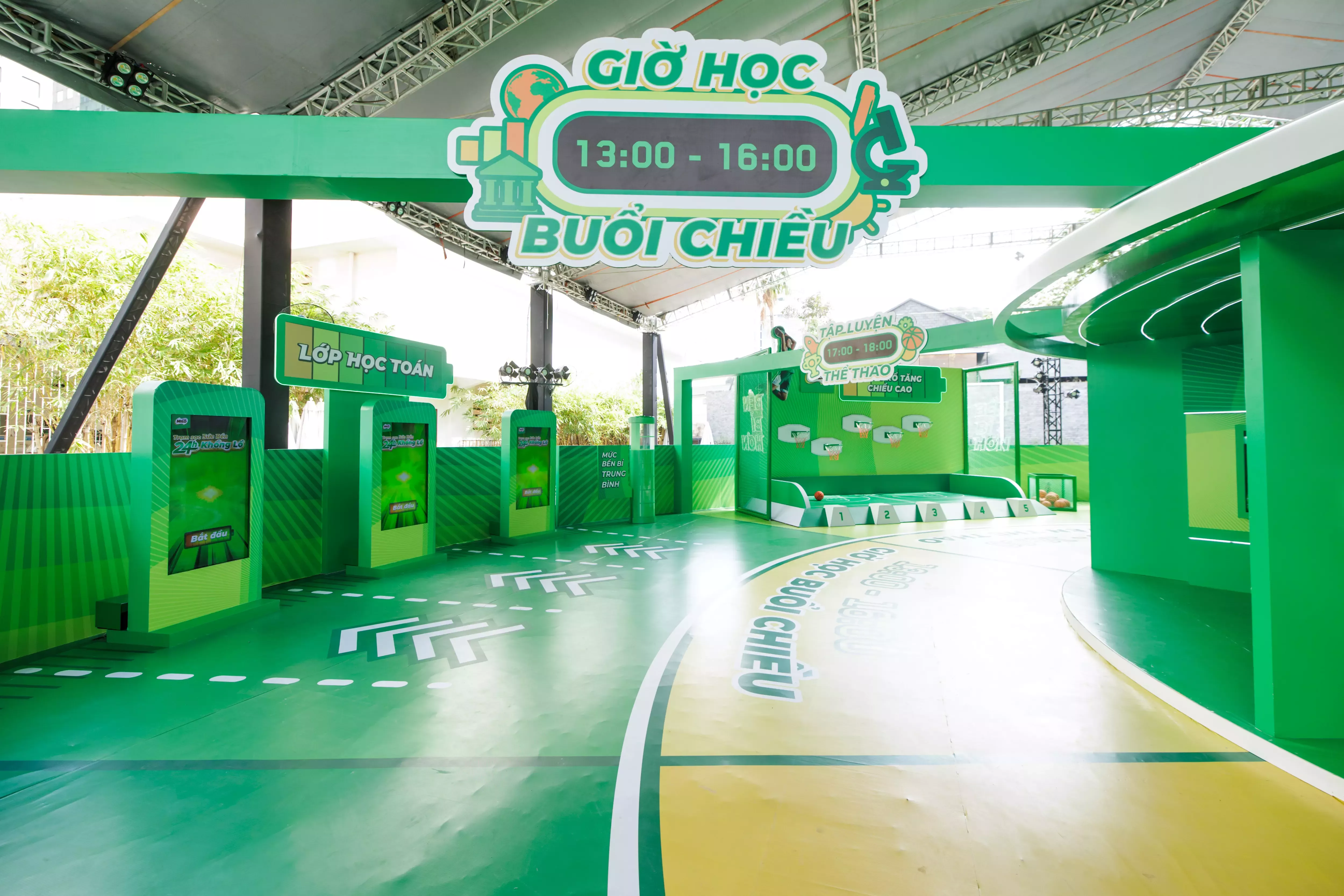 Khu vực Giờ học buổi chiều chào đón bé với hoạt động “Lớp học Toán” và “Siêu từ vựng”