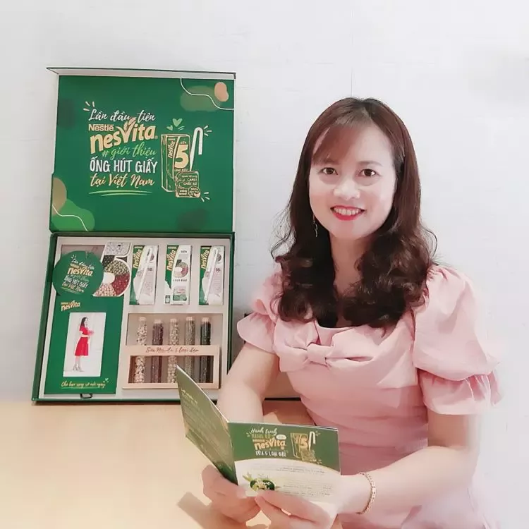 Sữa Nestlé Nesvita 5 loại đậu tiên phong sử dụng ống hút giấy bảo vệ môi trường